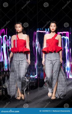 Bangkok Fashion Week 2019: Gösterişli Bir Yenilik ve Tayland Modası İçin Yeni Bir Çağ